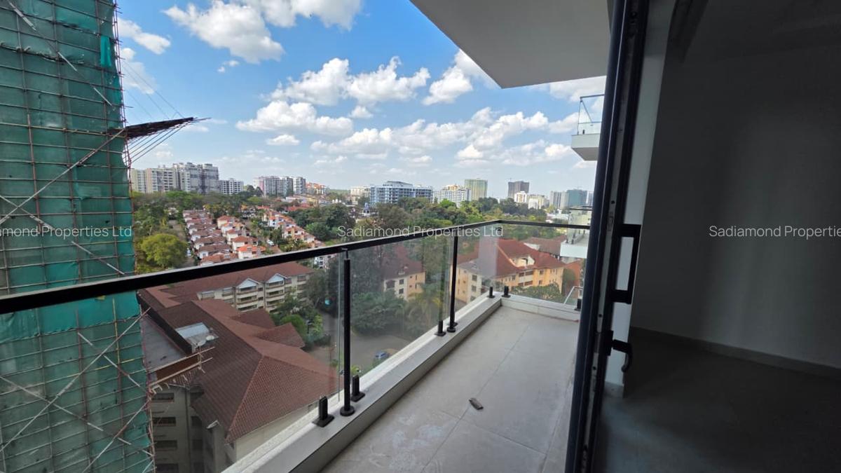 3 Bed Apartment with En Suite in Brookside - 16