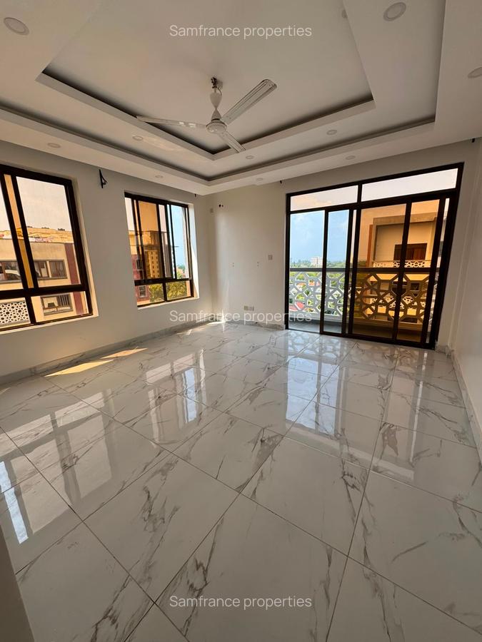 3 Bed Apartment with En Suite at Moyne Drive - 8