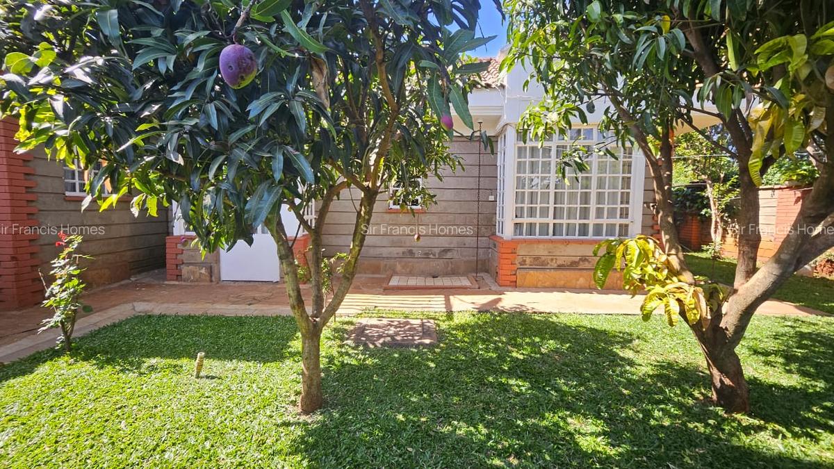 5 Bed House with En Suite in Runda - 16