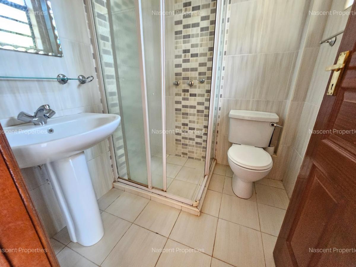 4 Bed House with En Suite in Rosslyn - 19