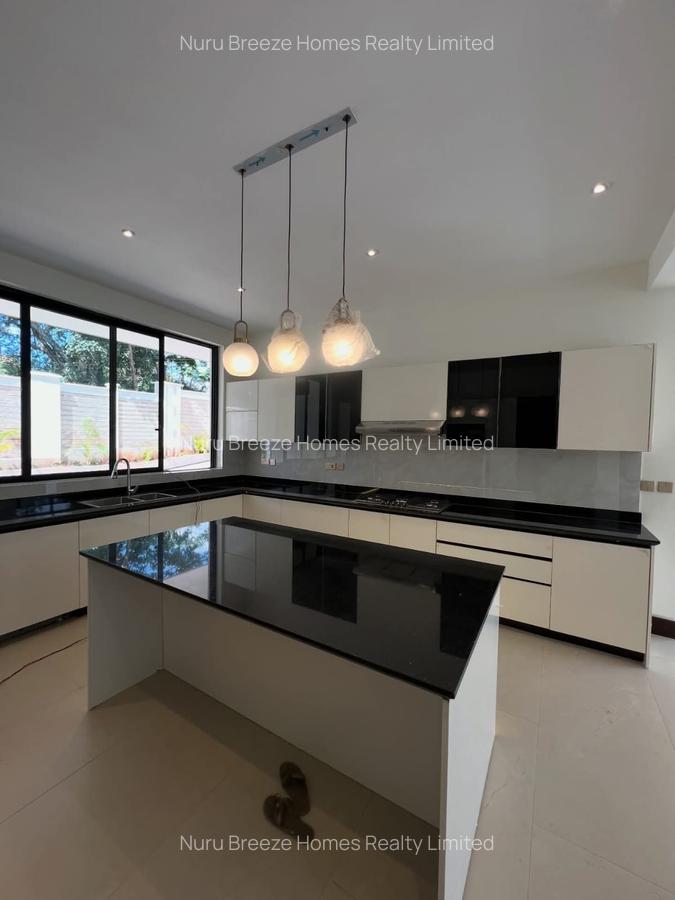 6 Bed Villa with En Suite in Kitisuru - 11