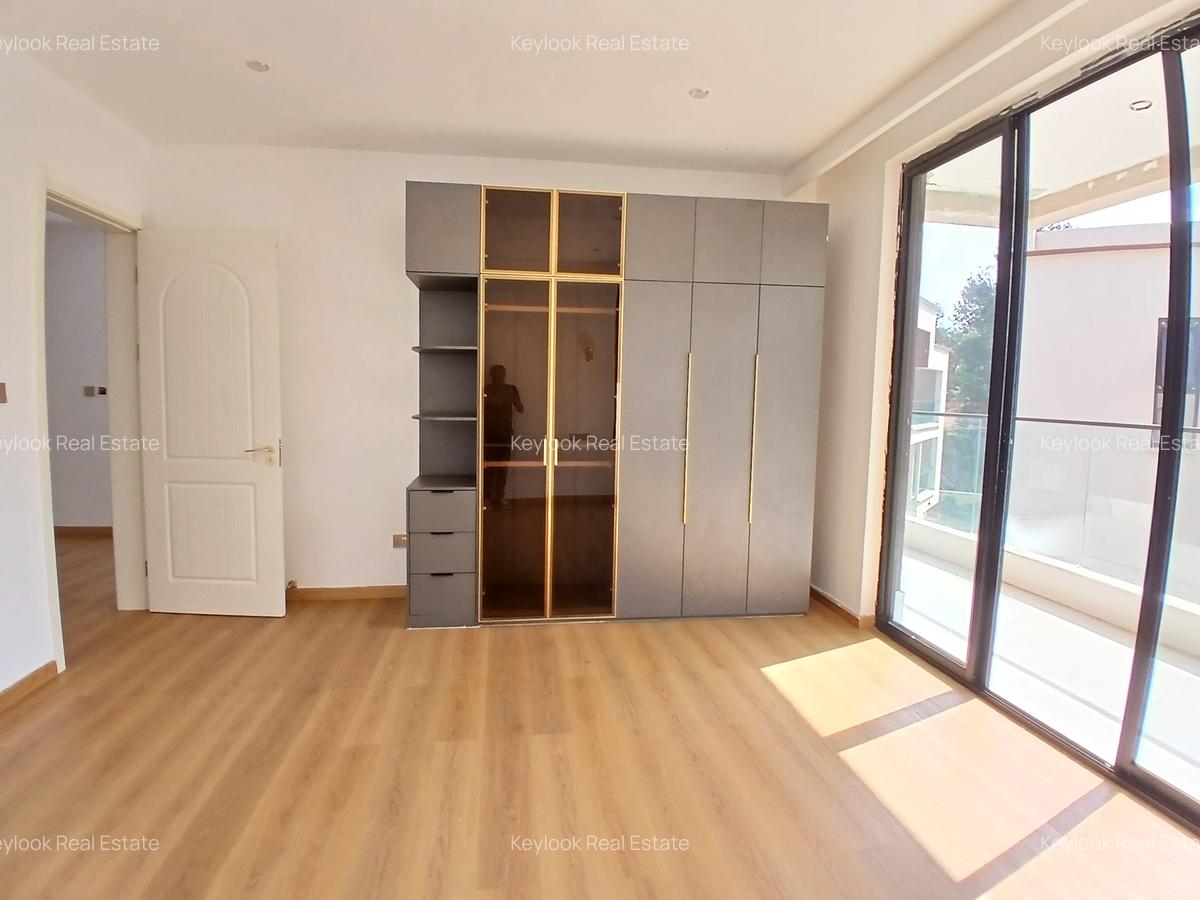 5 Bed Townhouse with En Suite at Lavington Green - 11
