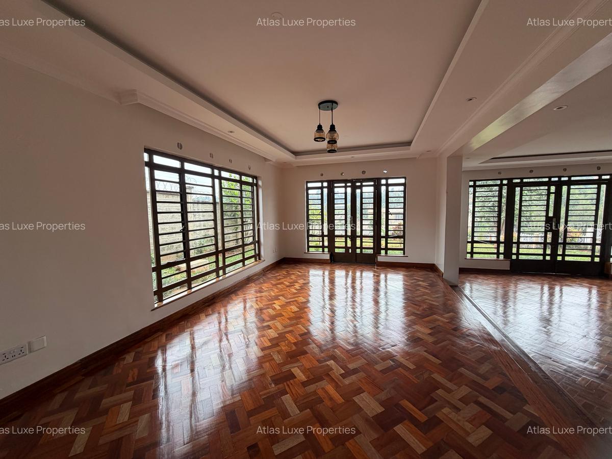 5 Bed House with En Suite at Mushroom Gardens - 3