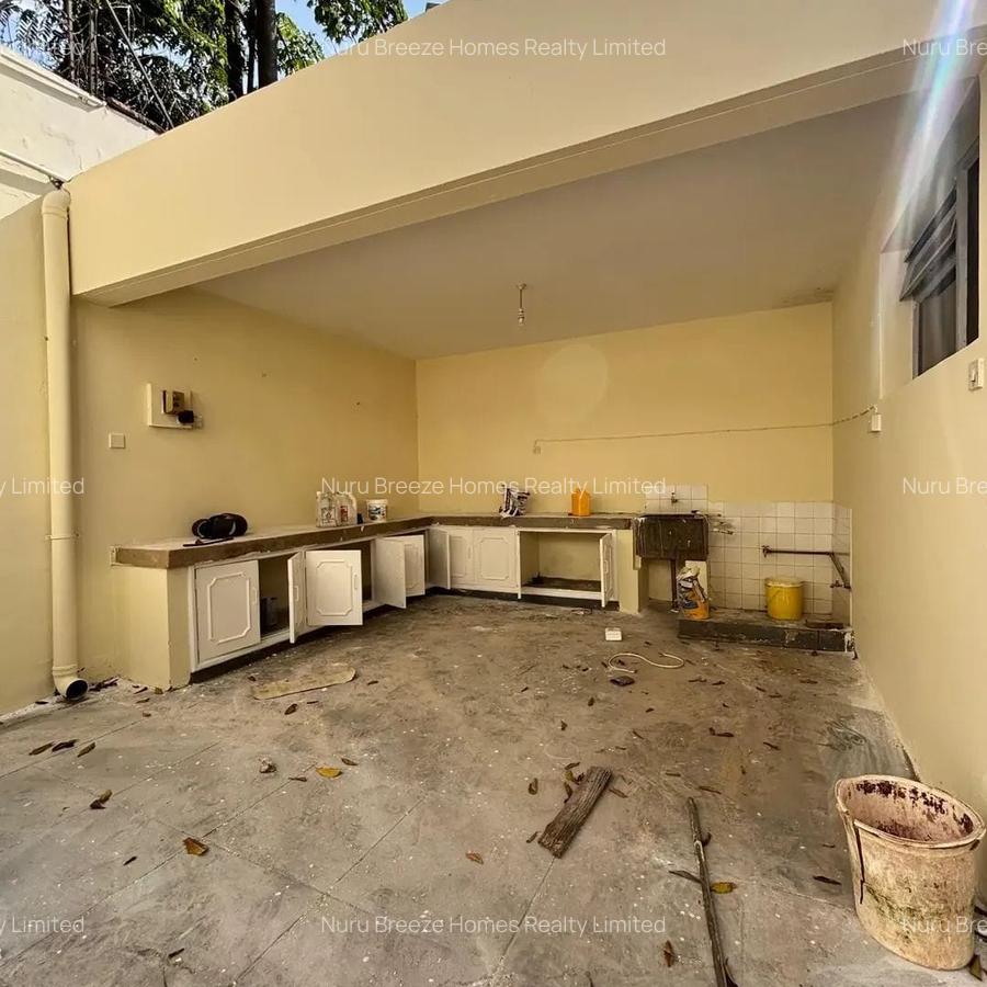4 Bed Townhouse with En Suite in Westlands Area - 12