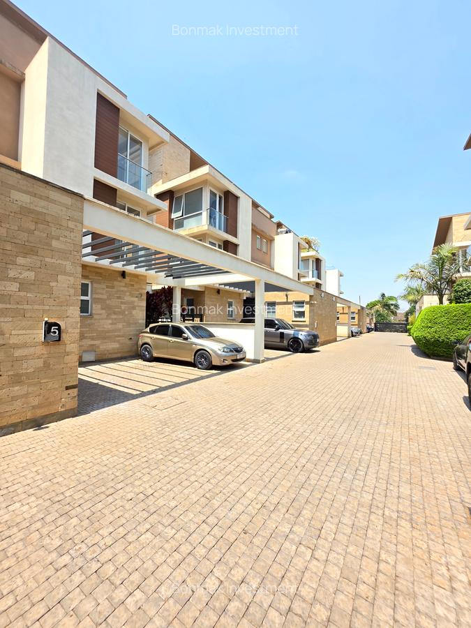 4 Bed Townhouse with En Suite at Lavington Green - 2