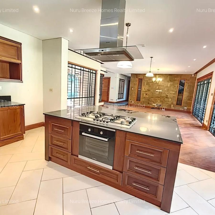 5 Bed Villa with En Suite in Lake View - 17