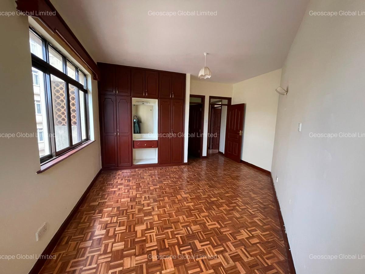 3 Bed Apartment with En Suite in Brookside - 1