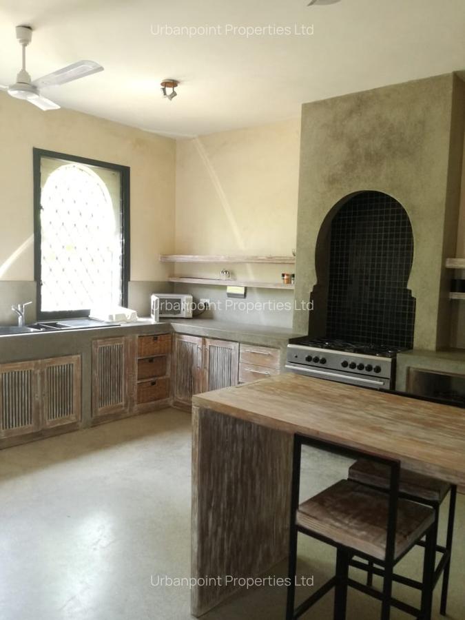 4 Bed House with En Suite in Watamu - 15
