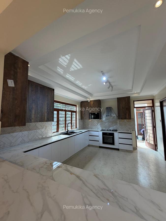 4 Bed House with Swimming Pool at B - 3