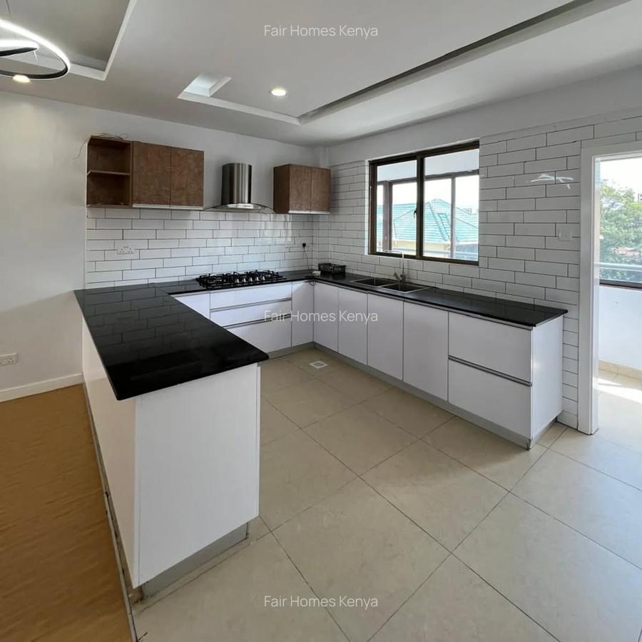 4 Bed Apartment with En Suite at Hatheru Road - 8