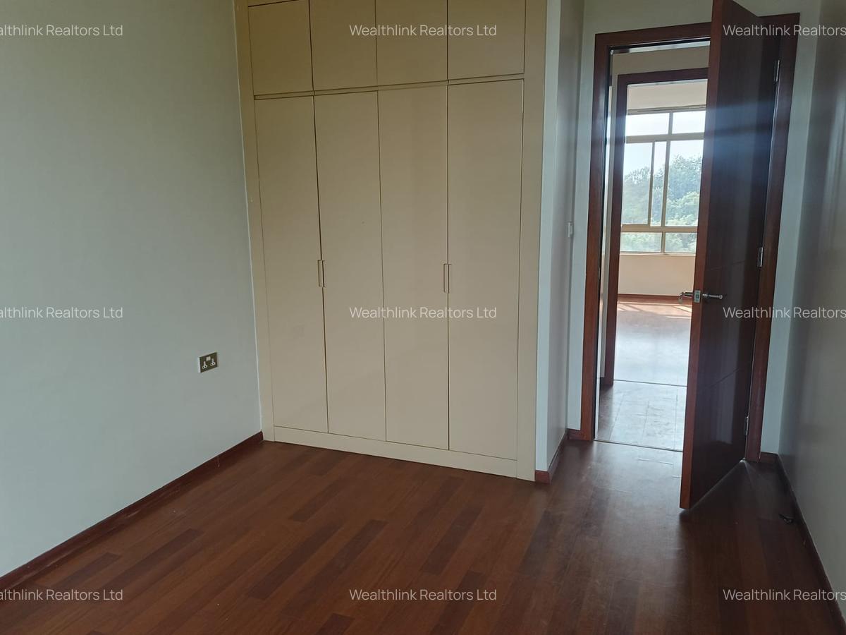 3 Bed Apartment with En Suite at Parklands - 6