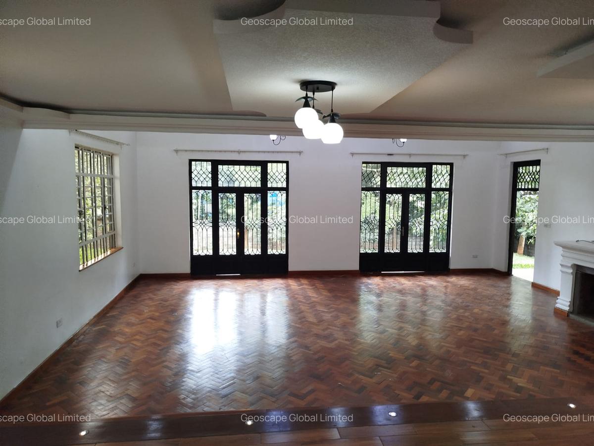 5 Bed House with En Suite in Runda - 14