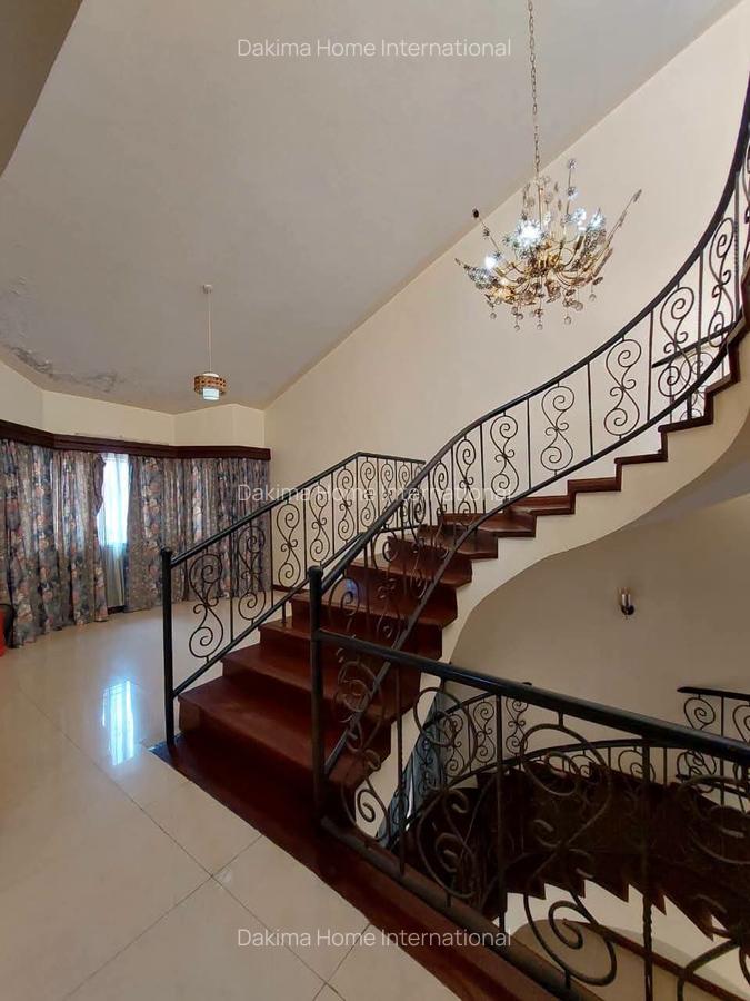 4 Bed Townhouse with En Suite in Brookside - 5