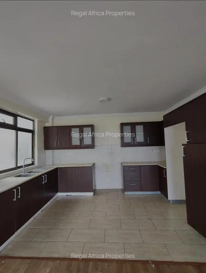 3 Bed Apartment with En Suite in Kilimani - 4