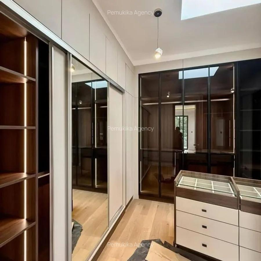 5 Bed Townhouse with En Suite in Karen - 3