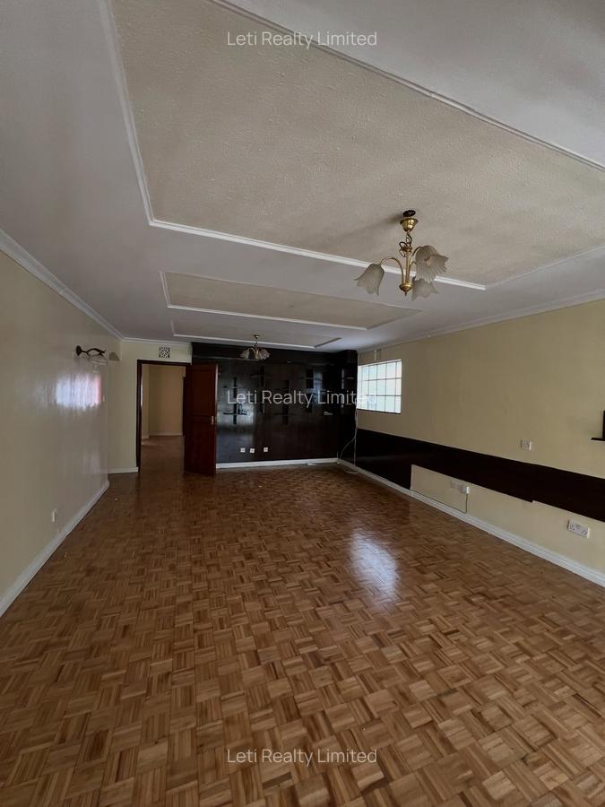 5 Bed Townhouse with En Suite in Lavington - 3