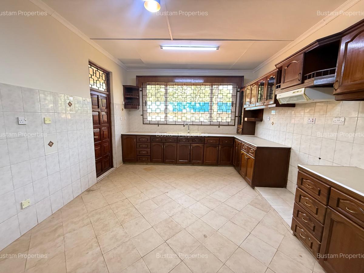 5 Bed Townhouse with En Suite in Lavington - 1