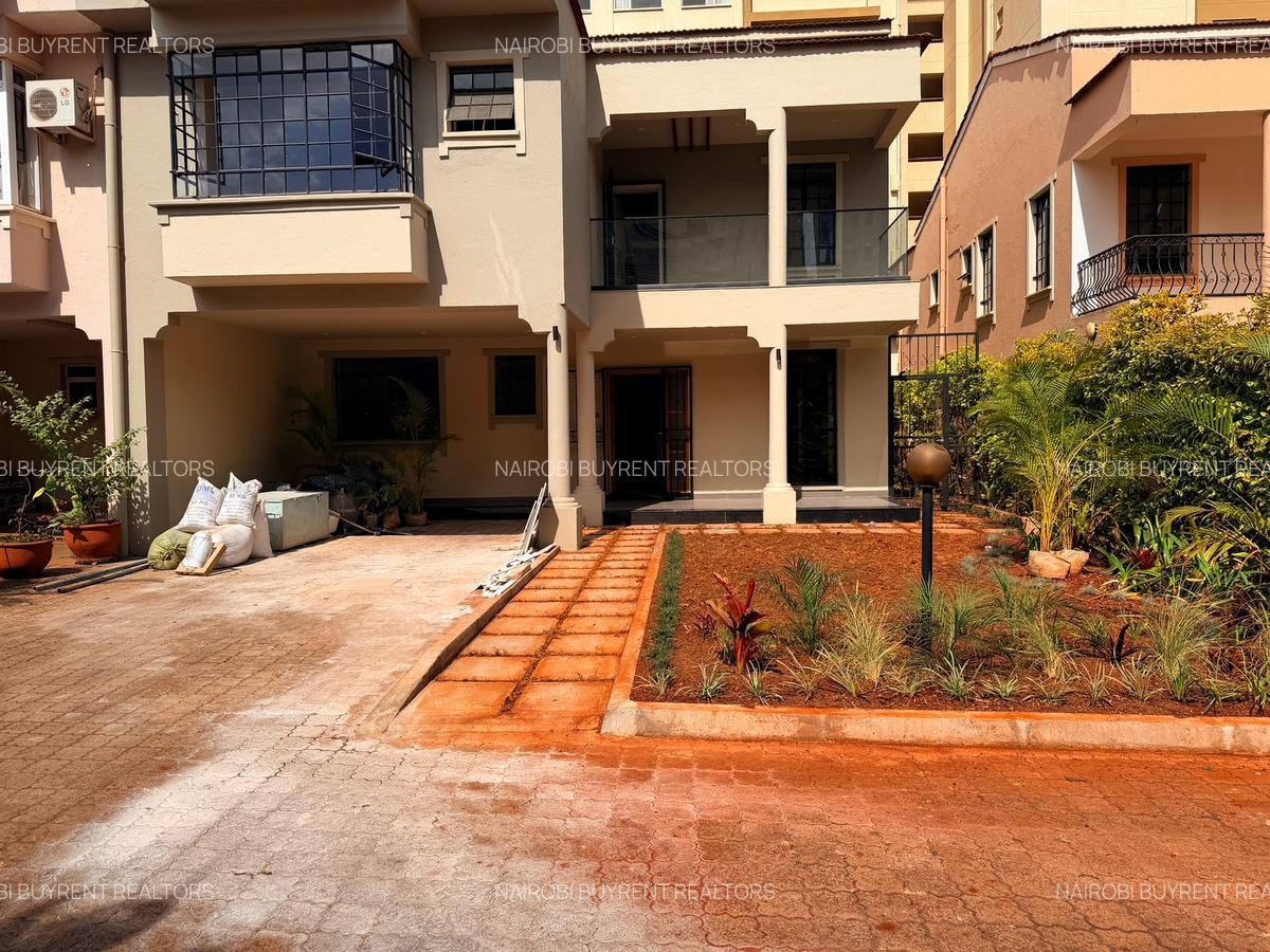 4 Bed Townhouse with En Suite in General Mathenge - 1