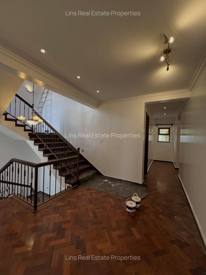 5 Bed Townhouse with En Suite in Lavington - 12