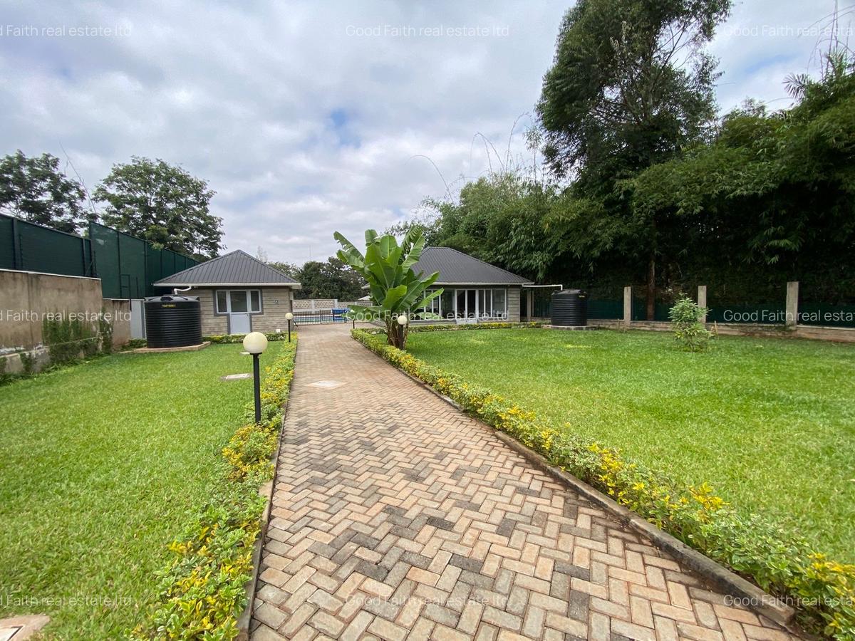 5 Bed House with En Suite in Ridgeways - 13
