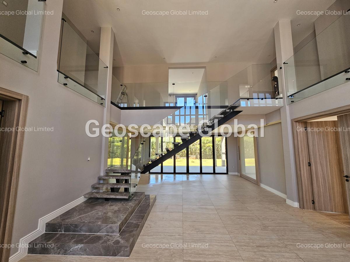 5 Bed House with En Suite in Runda - 12
