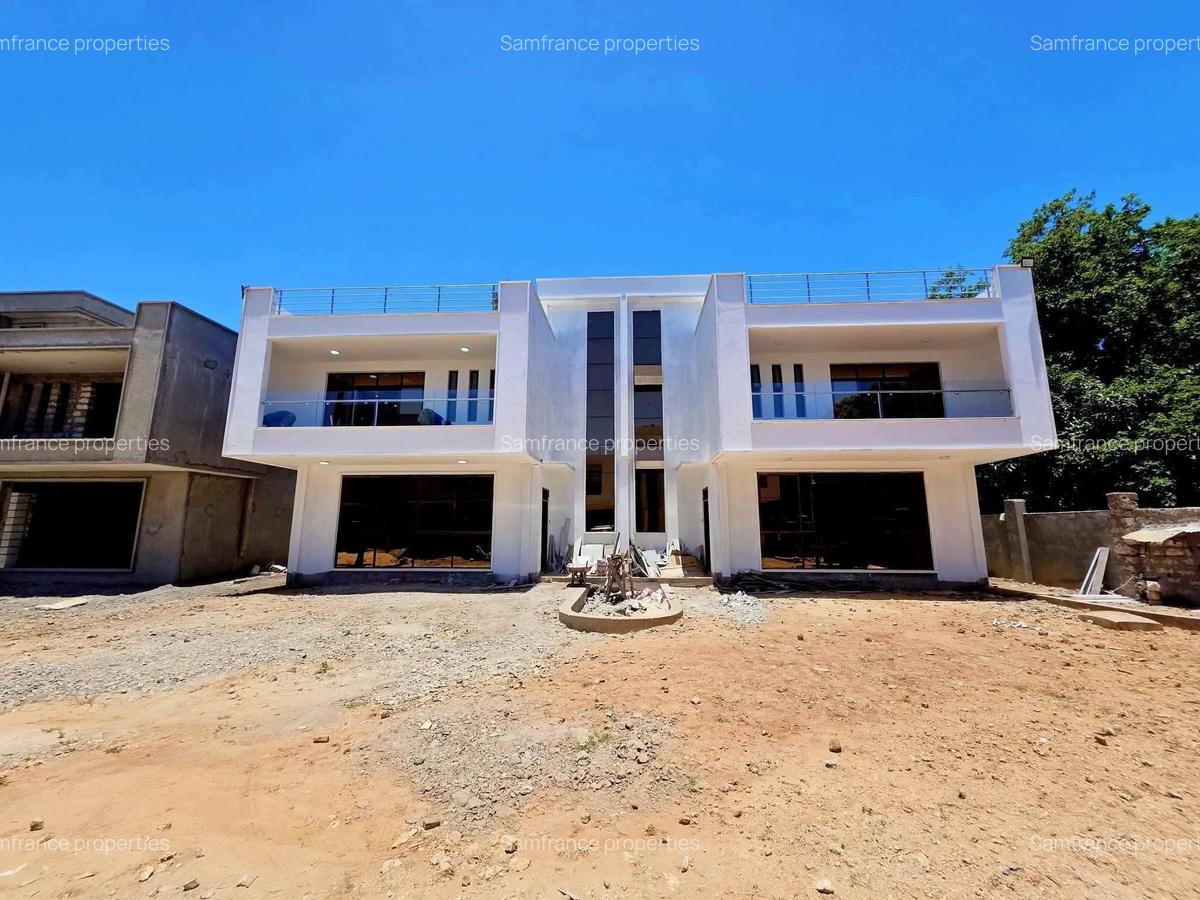 4 Bed Townhouse with En Suite at Coca-Cola - 2