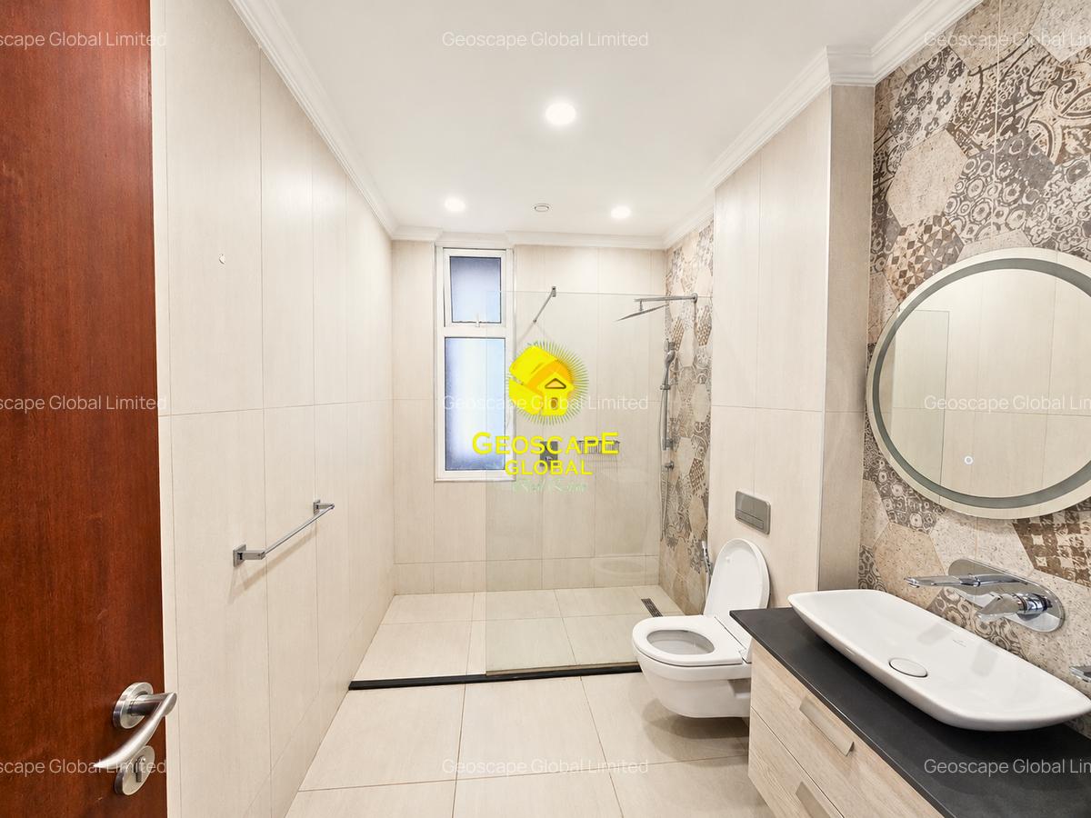 4 Bed Apartment with En Suite in Parklands - 6
