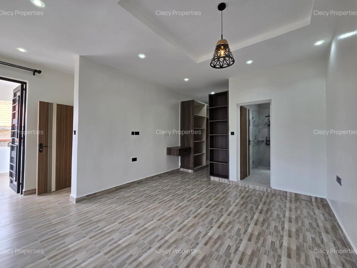 5 Bed House with En Suite at Membley - 8