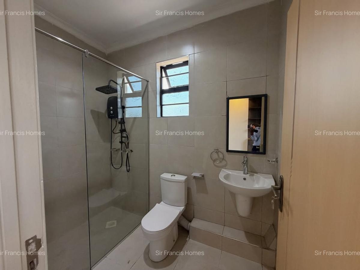 4 Bed House with En Suite at Membley - 9
