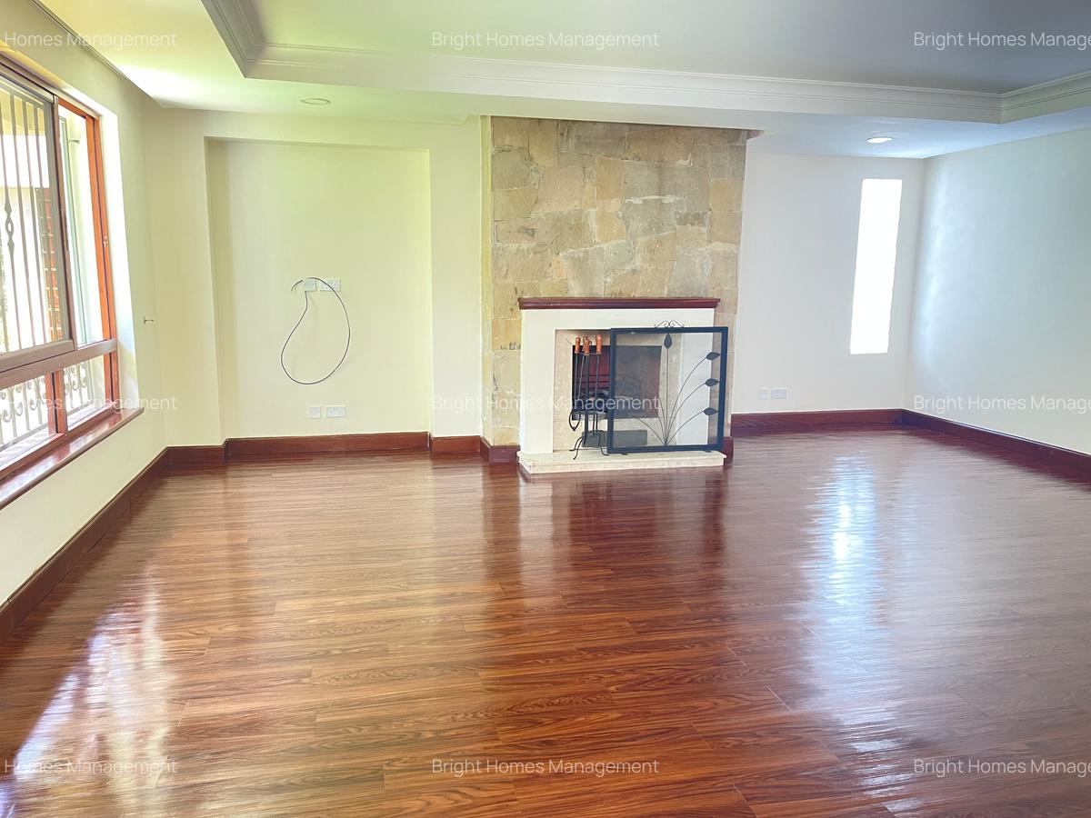 5 Bed Townhouse with Swimming Pool in Spring Valley - 14
