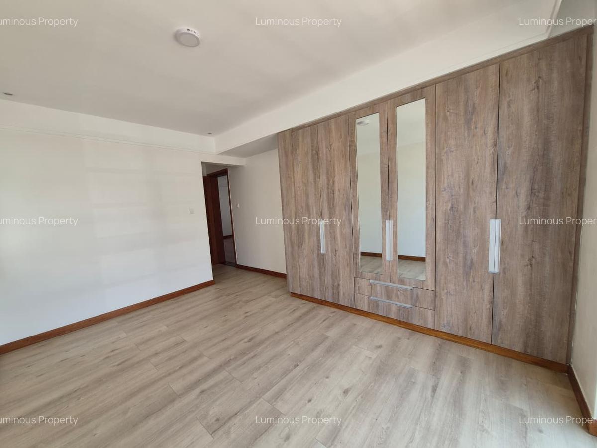 4 Bed House with En Suite at Membley - 3