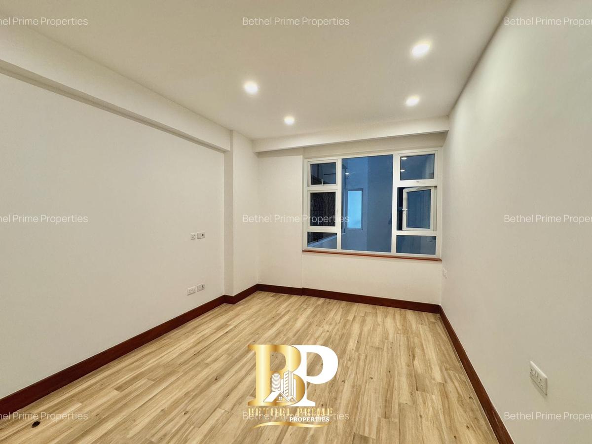 3 Bed Apartment with En Suite in Parklands - 5