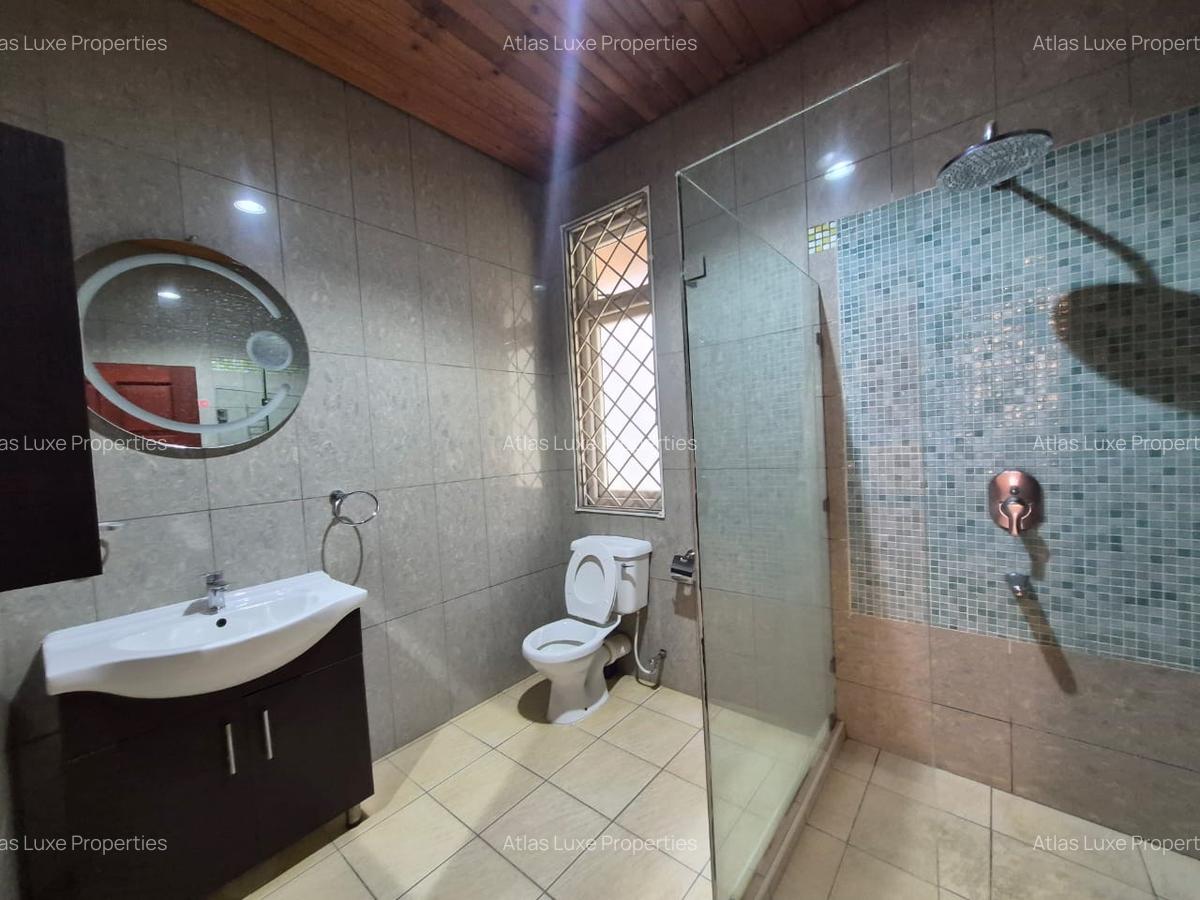 4 Bed Townhouse with En Suite at Rosslyn - 15
