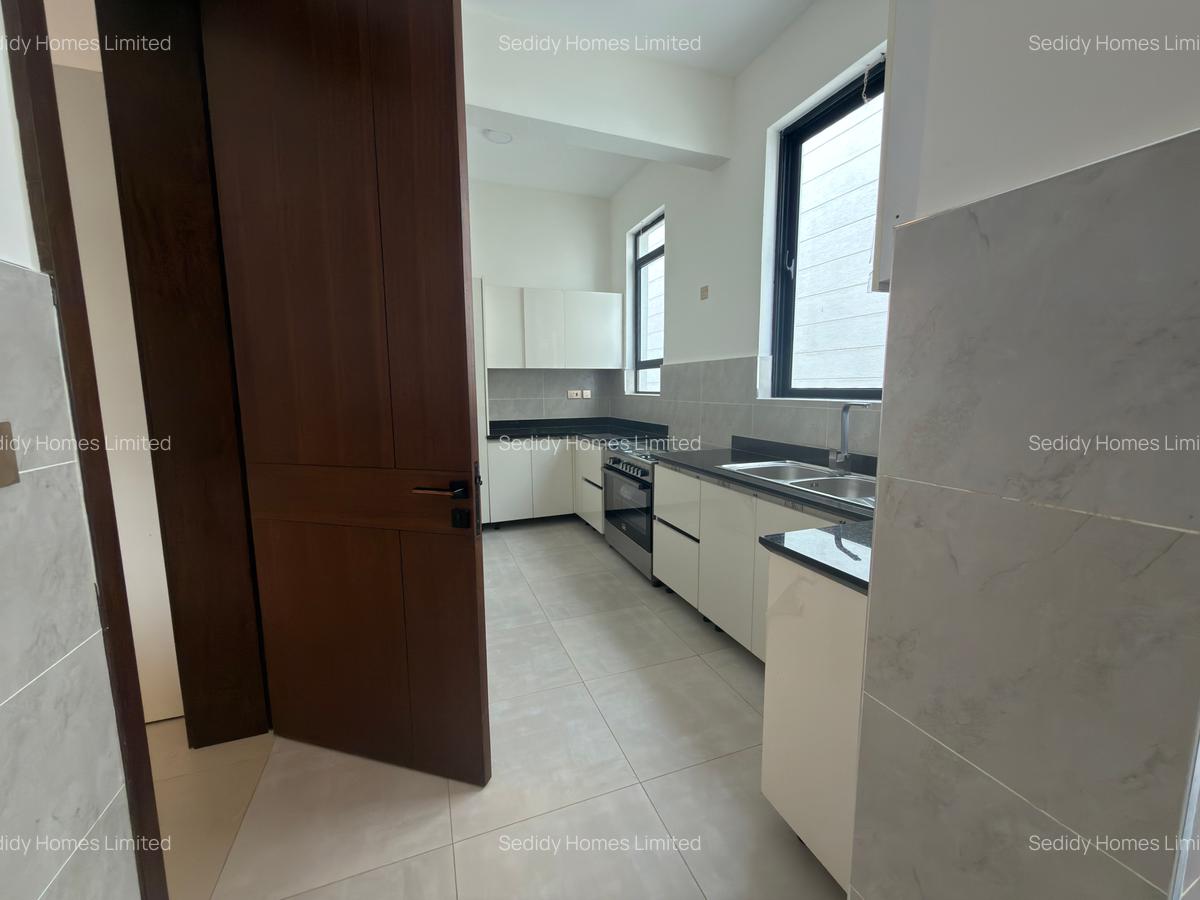 6 Bed Villa with En Suite in Kitisuru - 3