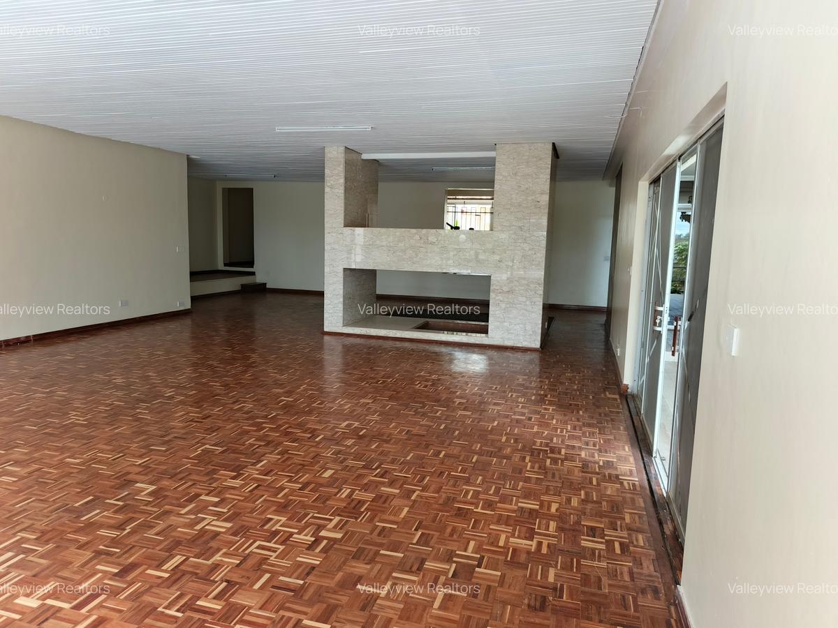 2,120 ft² Office with Service Charge Included at Lavington - 11