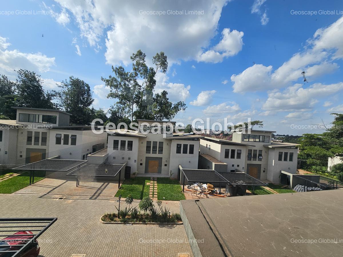 5 Bed House with En Suite in Runda - 7