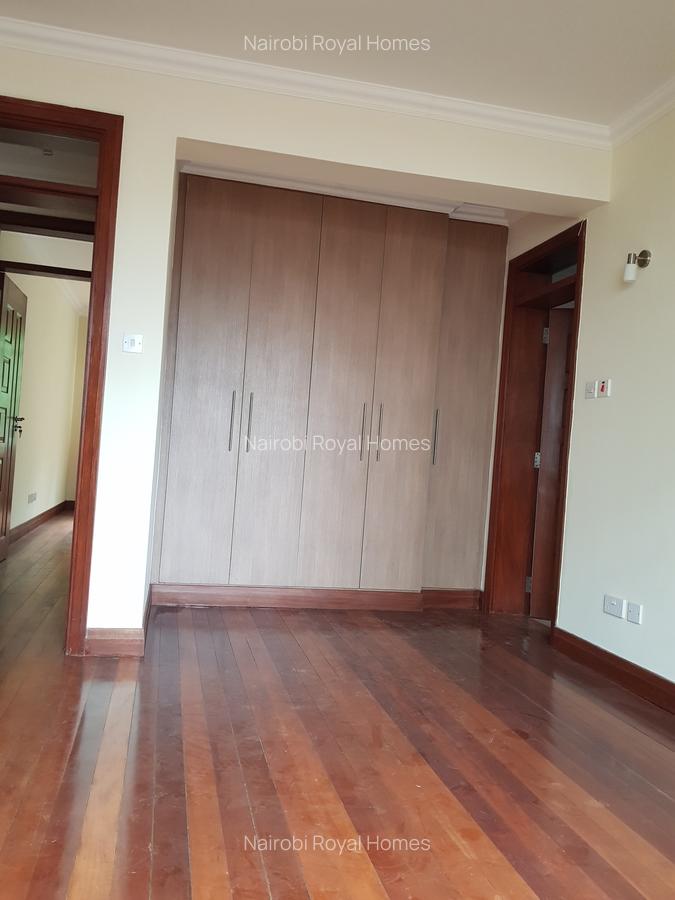 5 Bed Townhouse with En Suite at Lavington Road - 3