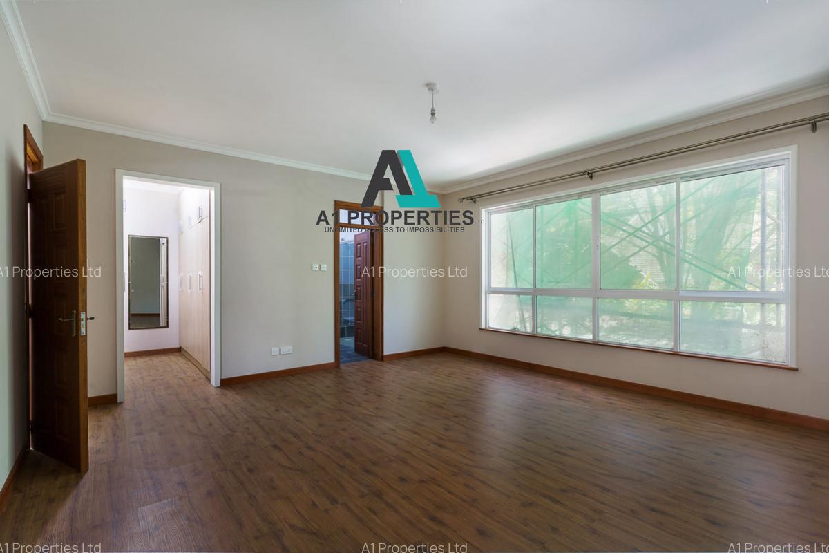 3 Bed Apartment with En Suite in Riverside - 14