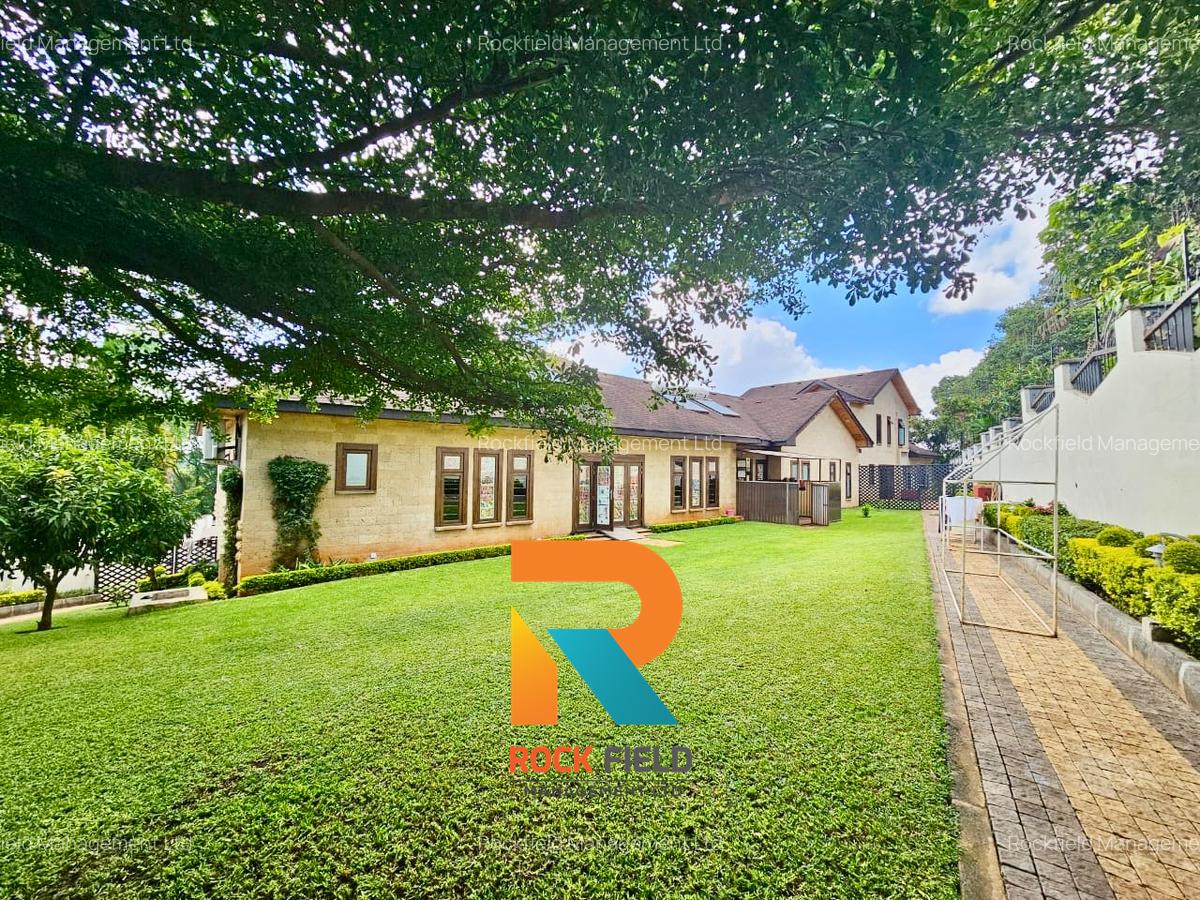 5 Bed House with En Suite in Lavington - 12