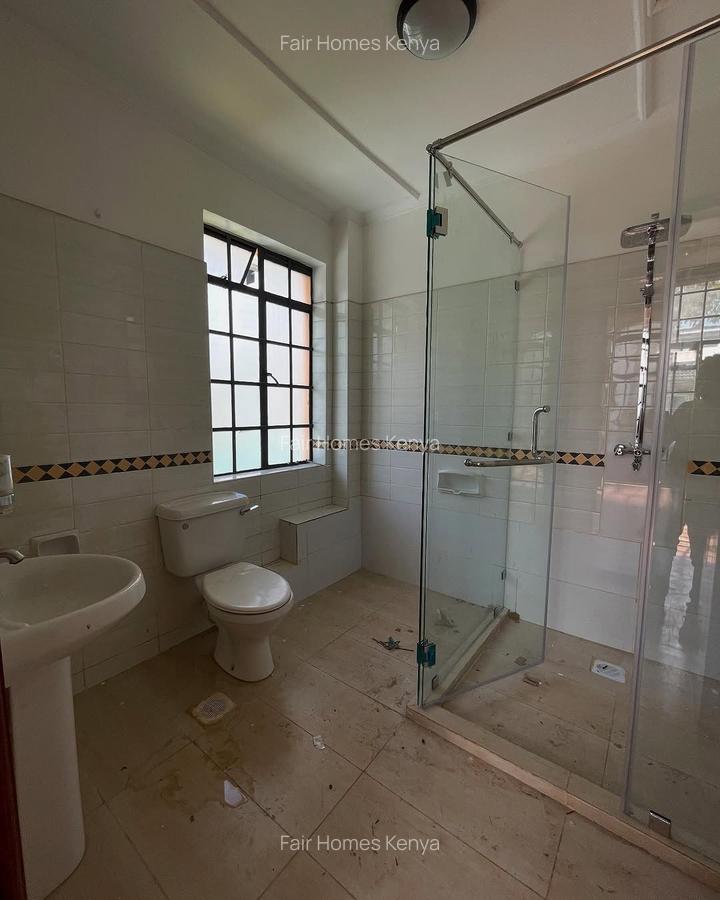 4 Bed Townhouse with En Suite at Lavington Mall - 13