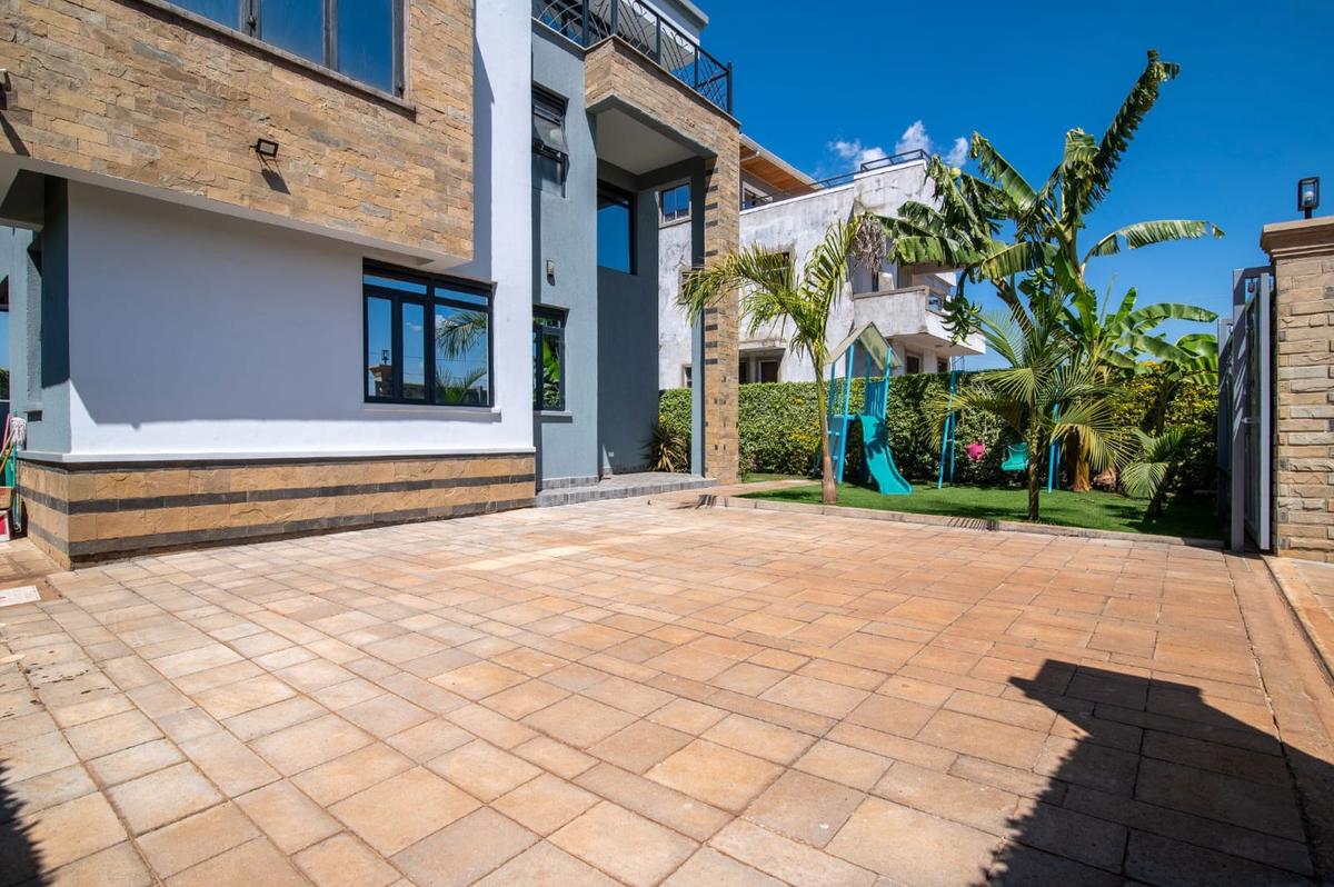 4 Bed Villa with En Suite in Kiambu Road - 3