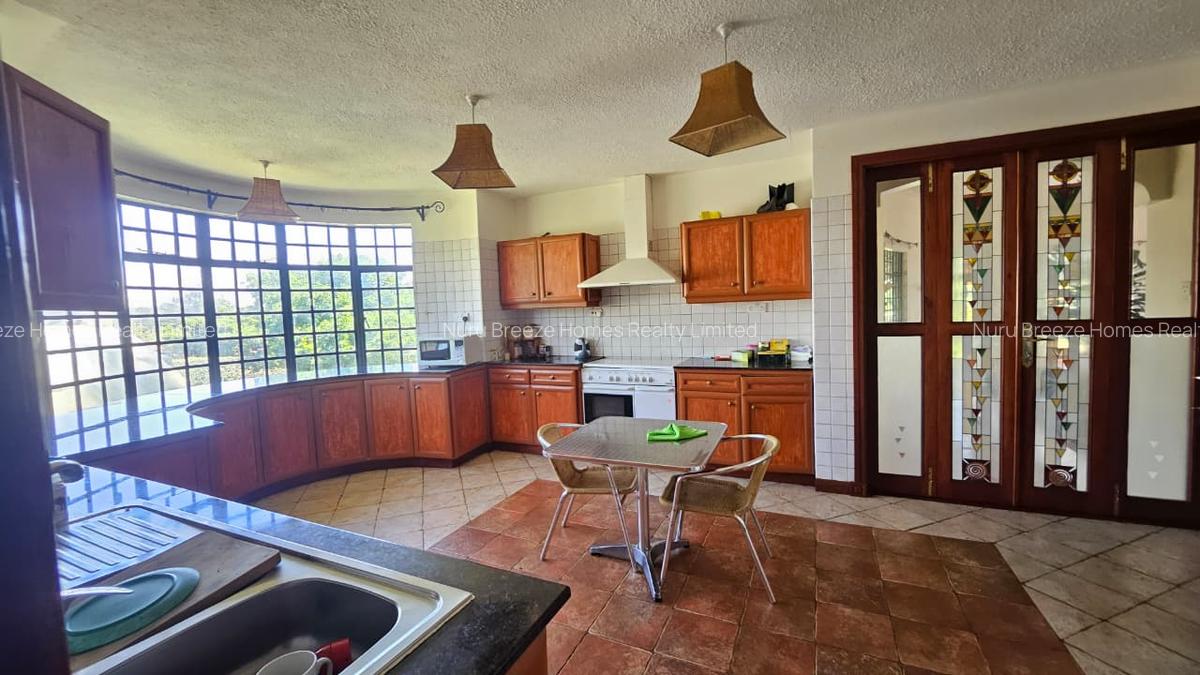 5 Bed House with En Suite in Runda - 3