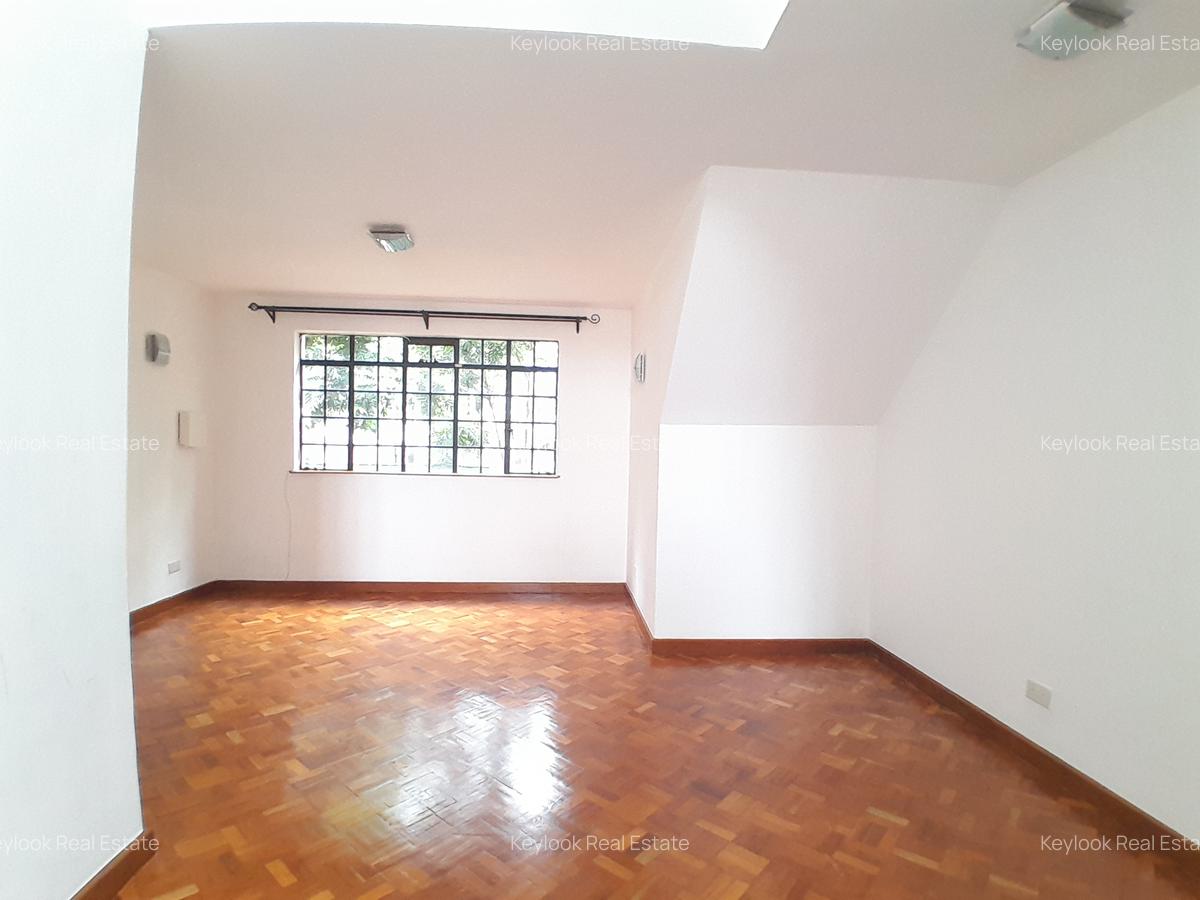 4 Bed Townhouse with En Suite at Lavington - 18