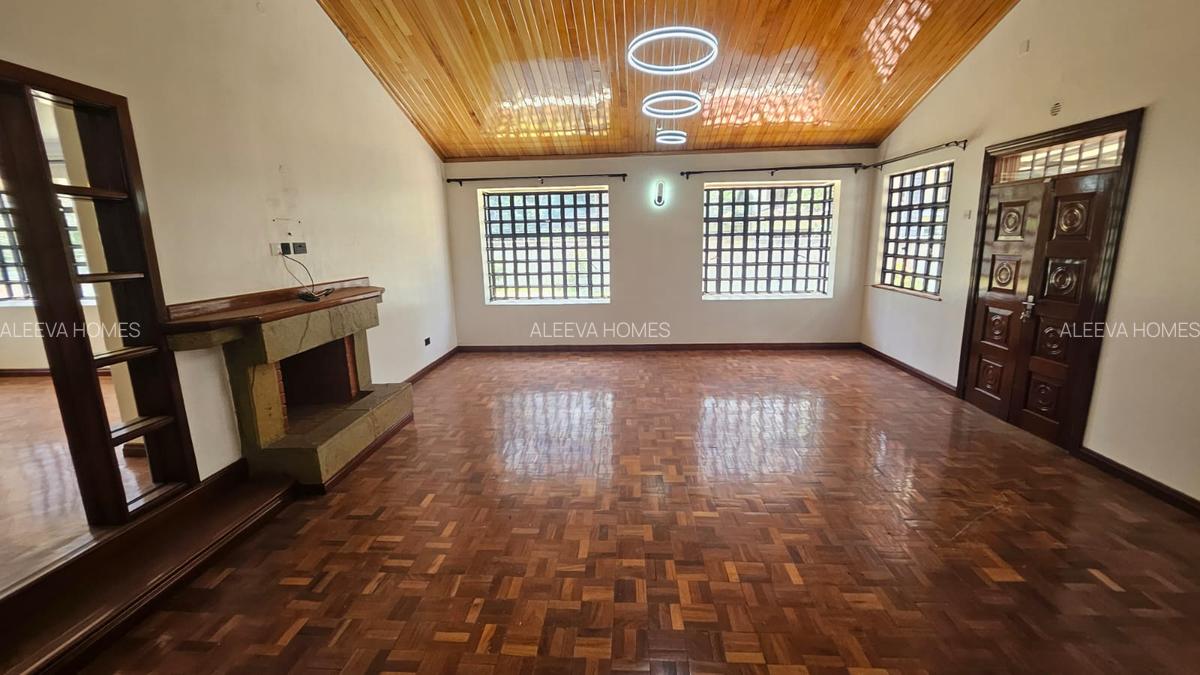 4 Bed House with En Suite in Lavington - 17