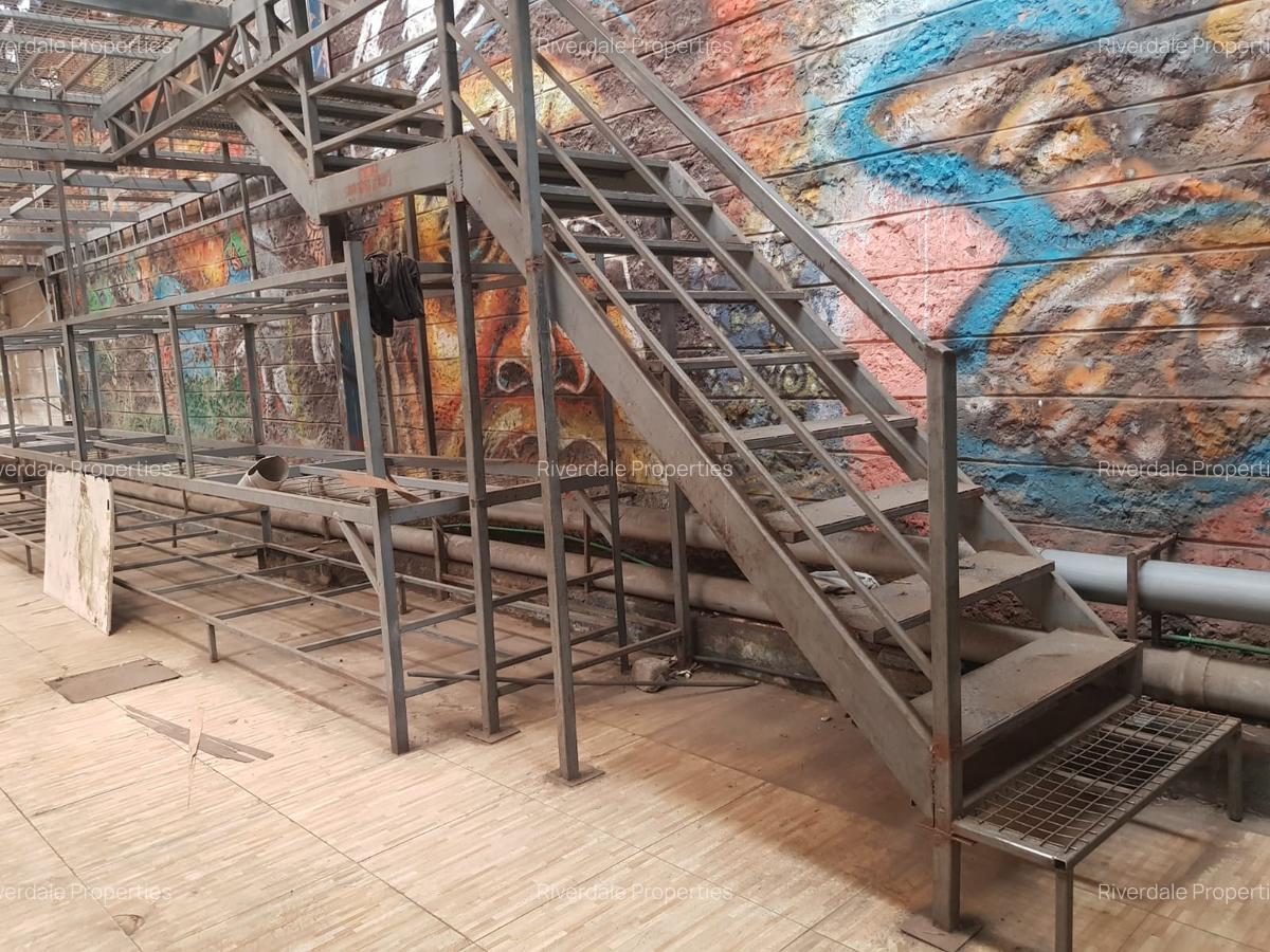 20,000 ft² Commercial Property in Industrial Area - 5