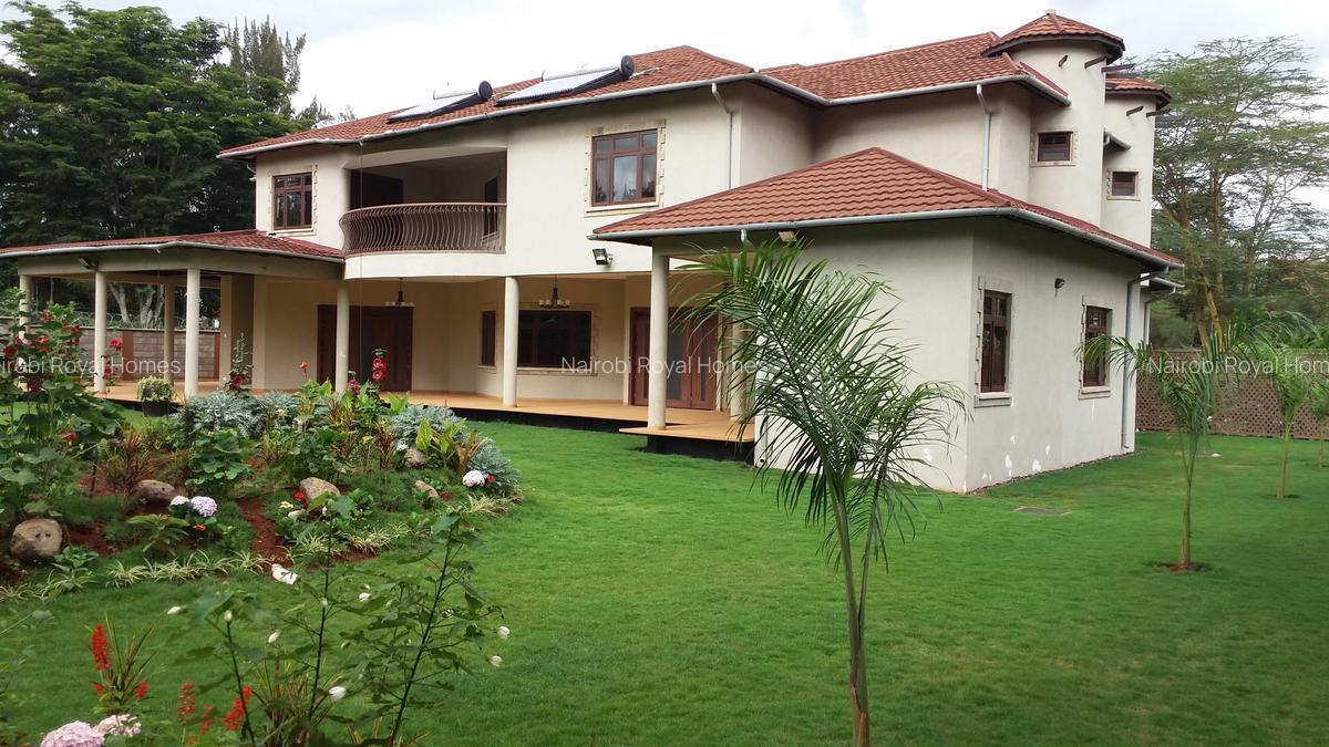 5 Bed House with En Suite at Flem Tree - 2