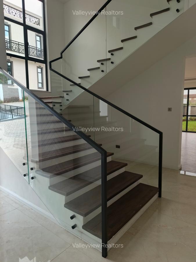 5 Bed Townhouse with En Suite at Lavington - 11