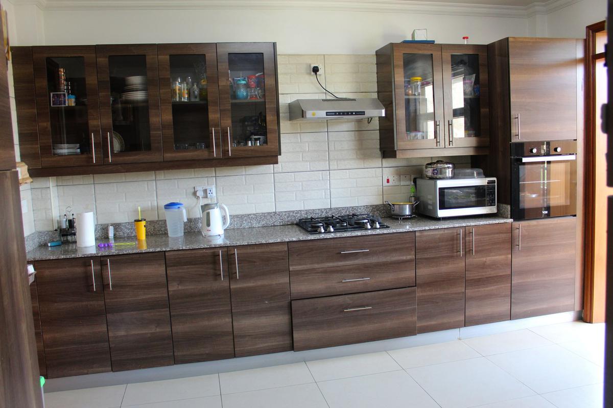 4 Bed Apartment with En Suite in Parklands - 12