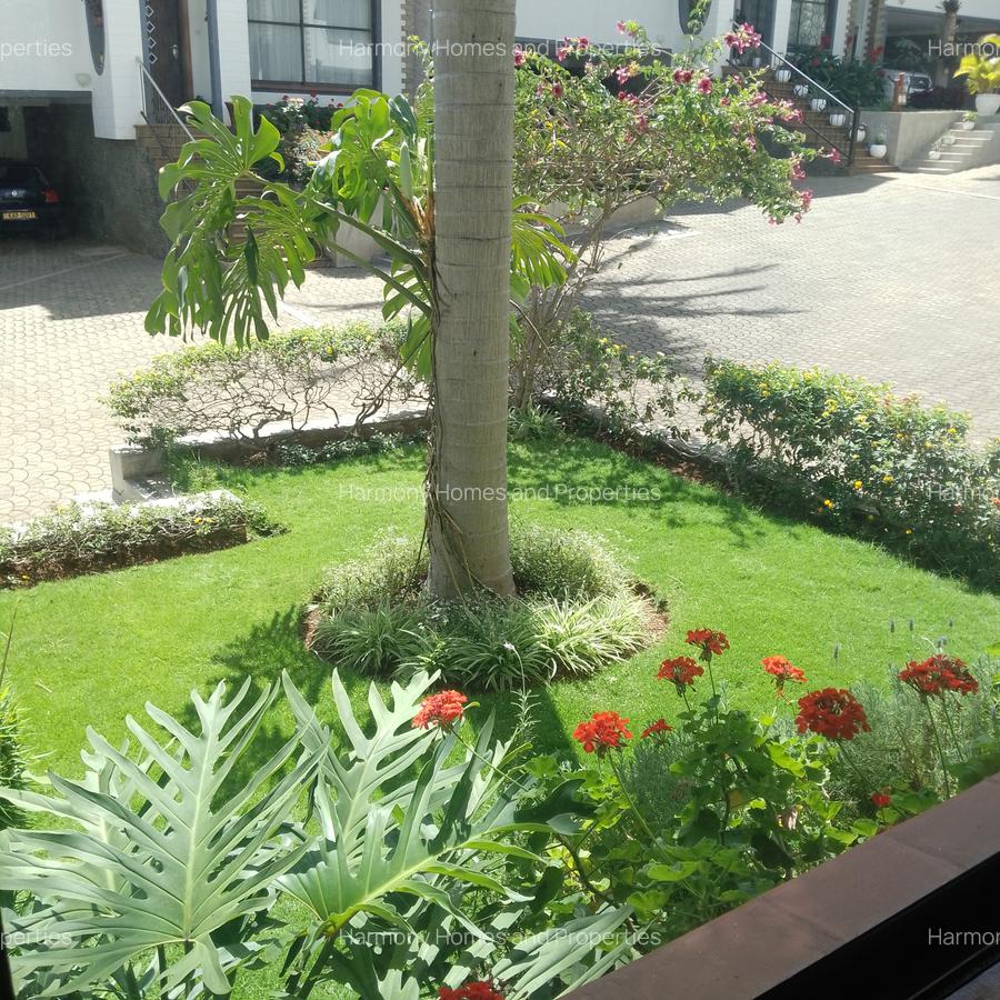 5 Bed Villa with En Suite at Brookside - 2