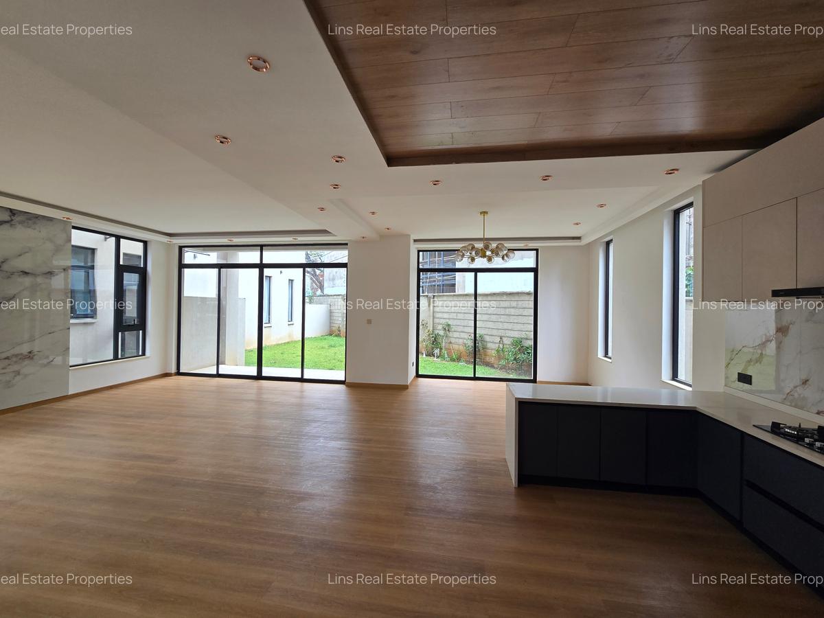 5 Bed Townhouse with En Suite in Lavington - 19